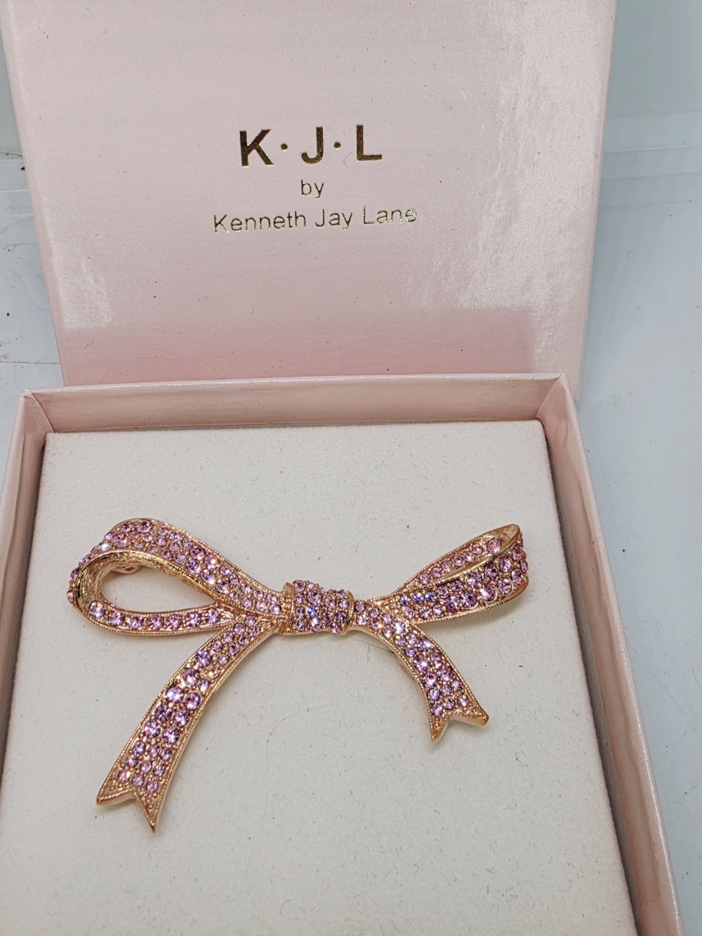 Vintage Kenneth Jay Lane KJL Rose Gold Pave Rhinestone Bow Brooch Pin New In Box